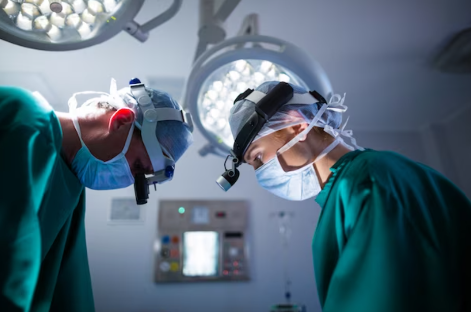 Laparoskopi Nedir? Ameliyat Süreci Avantajları ve Riskleri